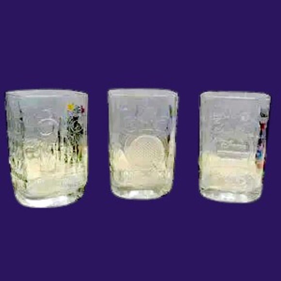 Vintage Walt Disney World-McDonald's Micky Celebration 2000 Tumblers - Picture 6 of 9